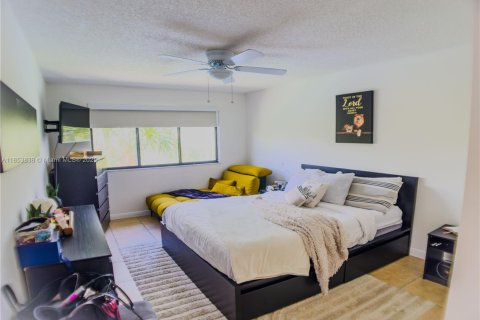 Condo in Coral Springs, Florida, 2 bedrooms  № 1888880 - photo 3