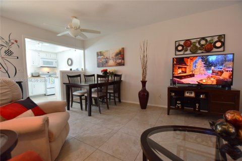 Villa ou maison à vendre à West Palm Beach, Floride: 1 chambre, 61.5 m2 № 2003198 - photo 12