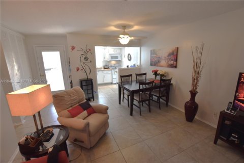 Villa ou maison à vendre à West Palm Beach, Floride: 1 chambre, 61.5 m2 № 2003198 - photo 10