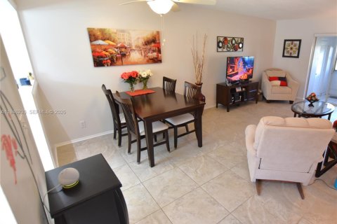 Villa ou maison à vendre à West Palm Beach, Floride: 1 chambre, 61.5 m2 № 2003198 - photo 2