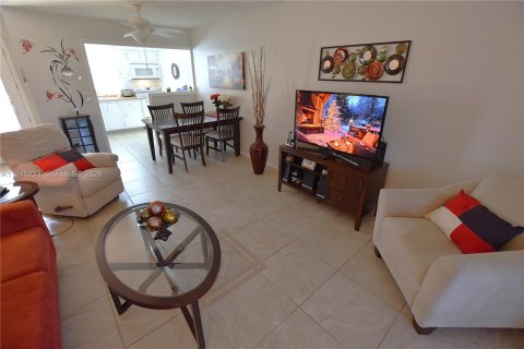 Villa ou maison à vendre à West Palm Beach, Floride: 1 chambre, 61.5 m2 № 2003198 - photo 11