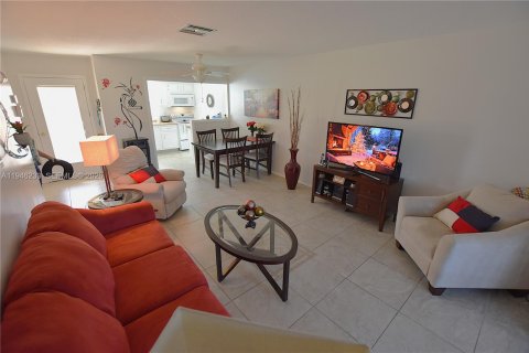 Villa ou maison à vendre à West Palm Beach, Floride: 1 chambre, 61.5 m2 № 2003198 - photo 3