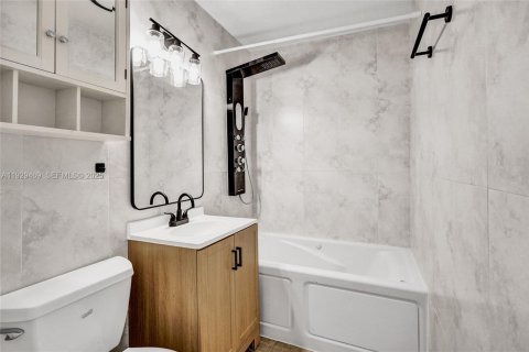 Immobilier commercial à vendre à Fort Lauderdale, Floride: 237.55 m2 № 1987797 - photo 22