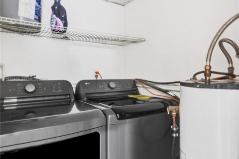 Immobilier commercial à vendre à Fort Lauderdale, Floride: 237.55 m2 № 1987797 - photo 7