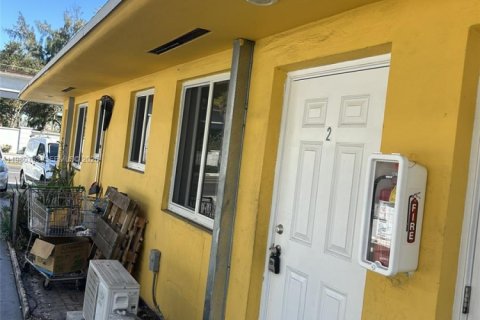 Квартира в Хайалиа, Флорида 1 спальня, 260.87м2 № 2050166