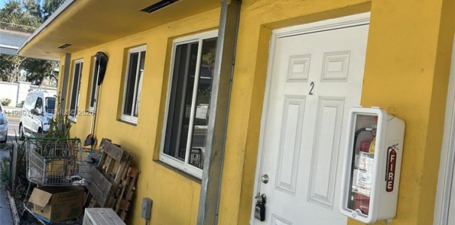 Appartement à Hialeah, Floride 1 chambre, 260.87 m2 № 2050166