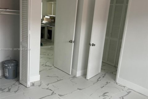 Appartement à louer à Hialeah, Floride: 1 chambre, 260.87 m2 № 2050166 - photo 6