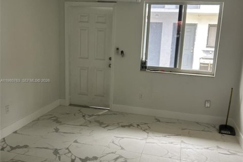 Appartement à louer à Hialeah, Floride: 1 chambre, 260.87 m2 № 2050166 - photo 4