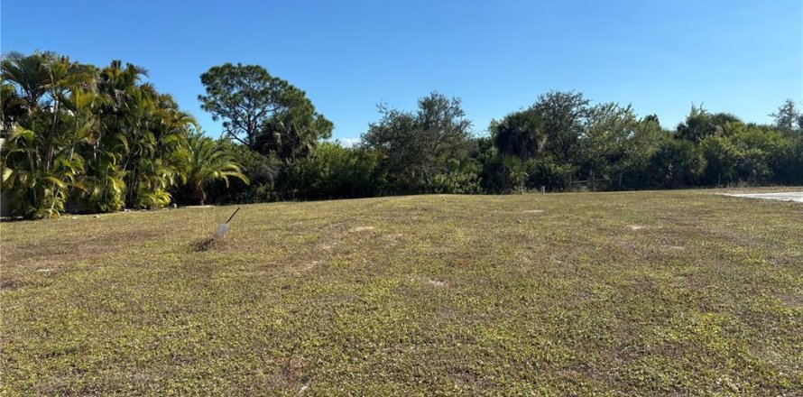 Land in Port Charlotte, Florida № 2162707