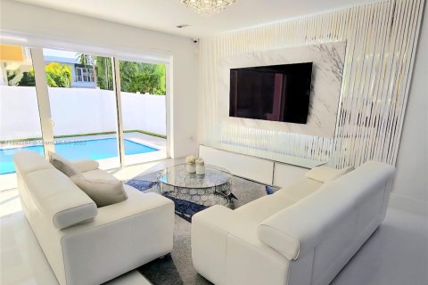 Villa ou maison à vendre à Doral, Floride: 5 chambres, 305.83 m2 № 2039275 - photo 7