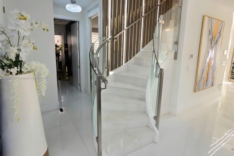 Villa ou maison à vendre à Doral, Floride: 5 chambres, 305.83 m2 № 2039275 - photo 14