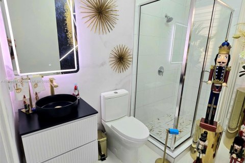 Villa ou maison à vendre à Doral, Floride: 5 chambres, 305.83 m2 № 2039275 - photo 12