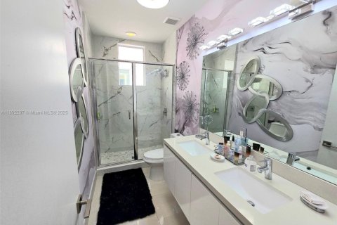 Villa ou maison à vendre à Doral, Floride: 5 chambres, 305.83 m2 № 2039275 - photo 18