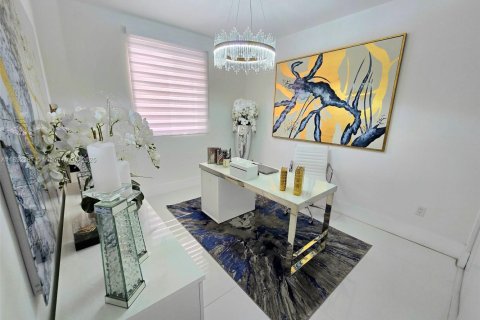 Villa ou maison à vendre à Doral, Floride: 5 chambres, 305.83 m2 № 2039275 - photo 6