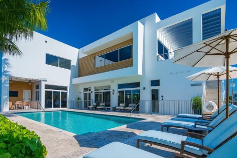 Villa ou maison à vendre à Doral, Floride: 5 chambres, 305.83 m2 № 2039275 - photo 30