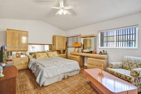 Villa ou maison à vendre à Miami, Floride: 3 chambres, 190.26 m2 № 2021886 - photo 9