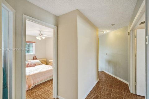 Villa ou maison à vendre à Miami, Floride: 3 chambres, 190.26 m2 № 2021886 - photo 7