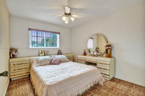 Villa ou maison à vendre à Miami, Floride: 3 chambres, 190.26 m2 № 2021886 - photo 6