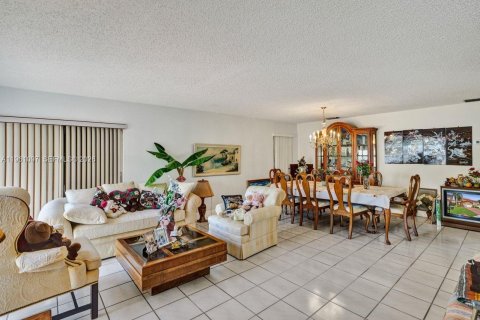 Villa ou maison à vendre à Miami, Floride: 3 chambres, 190.26 m2 № 2021886 - photo 18