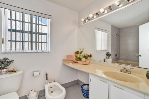 Villa ou maison à vendre à Miami, Floride: 3 chambres, 190.26 m2 № 2021886 - photo 13