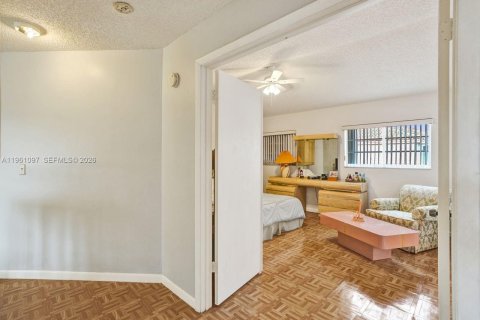 Villa ou maison à vendre à Miami, Floride: 3 chambres, 190.26 m2 № 2021886 - photo 8