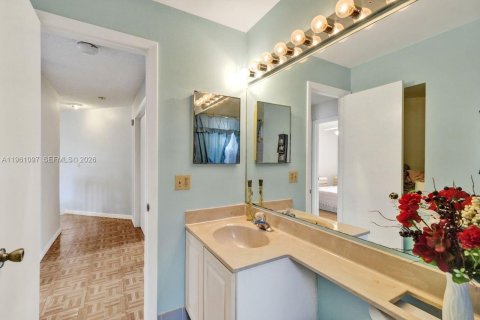 Villa ou maison à vendre à Miami, Floride: 3 chambres, 190.26 m2 № 2021886 - photo 5