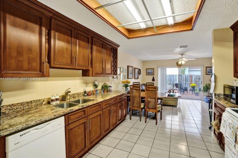 Villa ou maison à vendre à Miami, Floride: 3 chambres, 190.26 m2 № 2021886 - photo 23