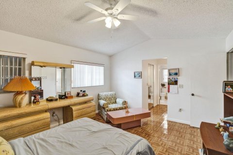 Villa ou maison à vendre à Miami, Floride: 3 chambres, 190.26 m2 № 2021886 - photo 10