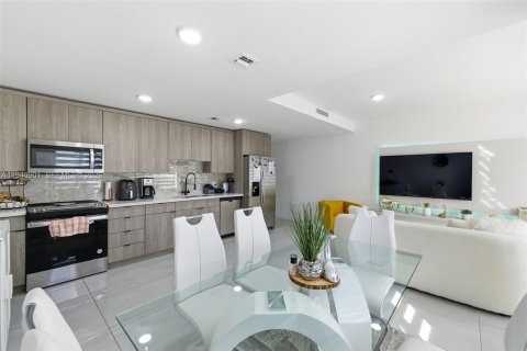 Touwnhouse à vendre à Homestead, Floride: 4 chambres, 129.88 m2 № 1998049 - photo 9