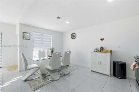 Touwnhouse à vendre à Homestead, Floride: 4 chambres, 129.88 m2 № 1998049 - photo 13