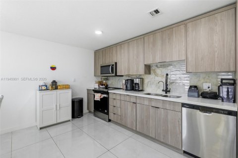 Touwnhouse à vendre à Homestead, Floride: 4 chambres, 129.88 m2 № 1998049 - photo 4