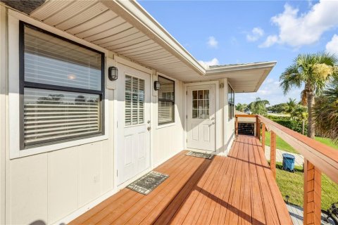 House in New Smyrna Beach, Florida 3 bedrooms, 162.39 sq.m. № 1854657 - photo 6