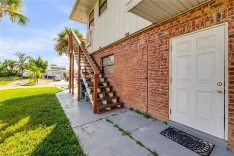 House in New Smyrna Beach, Florida 3 bedrooms, 162.39 sq.m. № 1854657 - photo 5