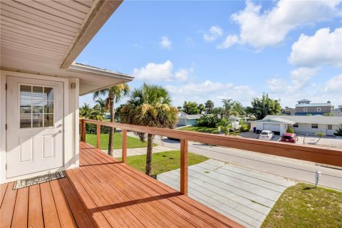 House in New Smyrna Beach, Florida 3 bedrooms, 162.39 sq.m. № 1854657 - photo 7
