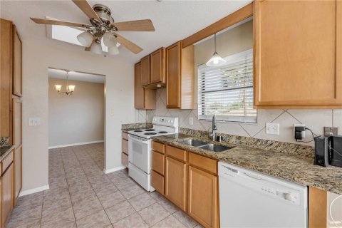 House in New Smyrna Beach, Florida 3 bedrooms, 162.39 sq.m. № 1854657 - photo 15