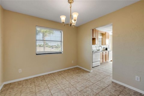 House in New Smyrna Beach, Florida 3 bedrooms, 162.39 sq.m. № 1854657 - photo 11