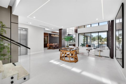 House in Fort Lauderdale, Florida 6 bedrooms, 618.54 sq.m. № 2186291 - photo 22