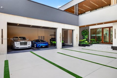 House in Fort Lauderdale, Florida 6 bedrooms, 618.54 sq.m. № 2186291 - photo 7