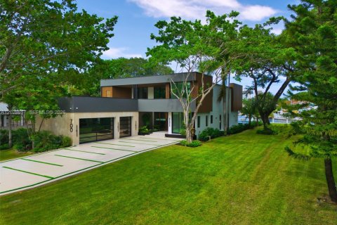 House in Fort Lauderdale, Florida 6 bedrooms, 618.54 sq.m. № 2186291 - photo 8