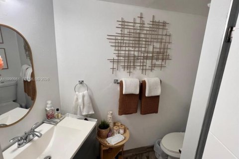 Купить кондоминиум в Хайалиа, Флорида 2 спальни, 89.19м2, № 2058128 - фото 8