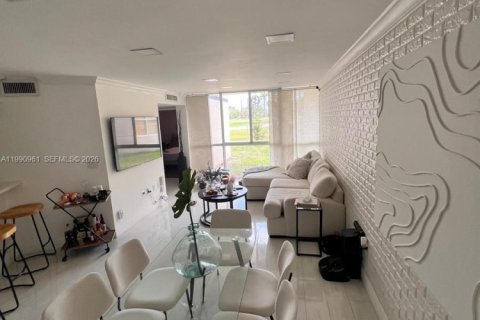 Купить кондоминиум в Хайалиа, Флорида 2 спальни, 89.19м2, № 2058128 - фото 6