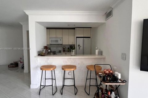 Купить кондоминиум в Хайалиа, Флорида 2 спальни, 89.19м2, № 2058128 - фото 3