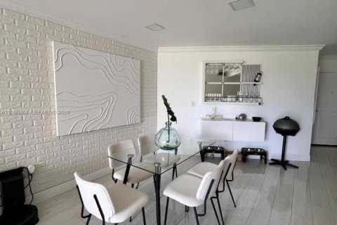 Кондоминиум с 2 спальнями в Хайалиа, Флорида № 2058128