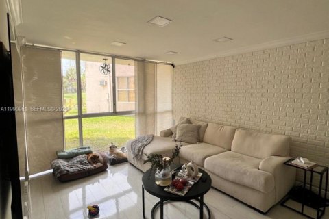 Купить кондоминиум в Хайалиа, Флорида 2 спальни, 89.19м2, № 2058128 - фото 5