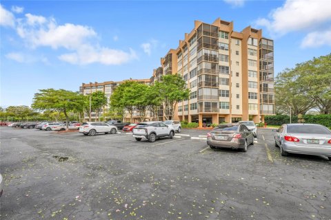 Copropriété à vendre à Pembroke Pines, Floride: 2 chambres, 99.41 m2 № 1992538 - photo 25