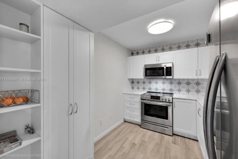 Copropriété à vendre à Pembroke Pines, Floride: 2 chambres, 99.41 m2 № 1992538 - photo 2