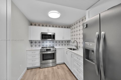 Copropriété à vendre à Pembroke Pines, Floride: 2 chambres, 99.41 m2 № 1992538 - photo 3