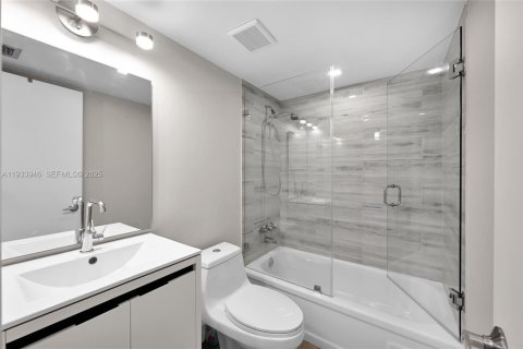 Copropriété à vendre à Pembroke Pines, Floride: 2 chambres, 99.41 m2 № 1992538 - photo 18