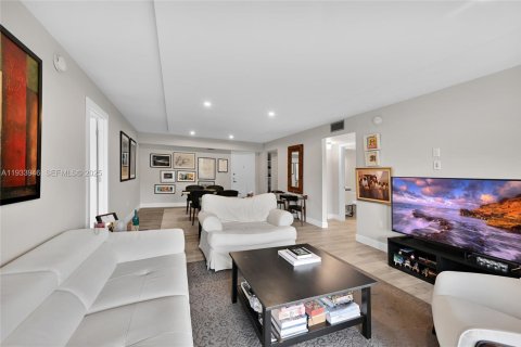 Copropriété à vendre à Pembroke Pines, Floride: 2 chambres, 99.41 m2 № 1992538 - photo 7