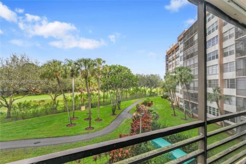 Copropriété à vendre à Pembroke Pines, Floride: 2 chambres, 99.41 m2 № 1992538 - photo 11